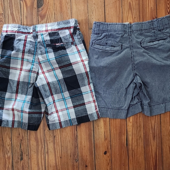 2 Pair Of Kids Size 6 Shorts. 1 Old Navy Plaid,&  1 Faded Glory Striped Pair. - Picture 4 of 5